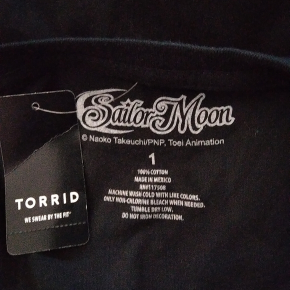 Sailor Moon T- Shirt - Picture 2 of 2